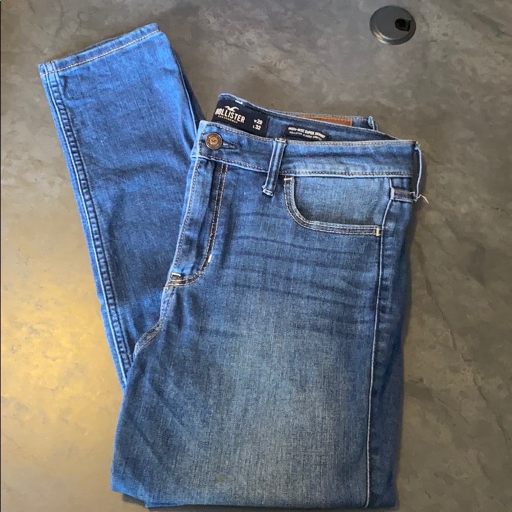 Hollister's Super Skinny Jeans